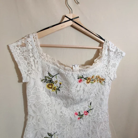 FOREVER 21 NWT Cream Knit Multicolor Floral Embroidered Off The Shoulder Dress L - Picture 3 of 16